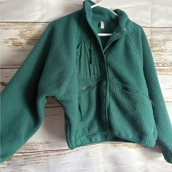 Free People Jackets & Blazers - Free People “Hit the Slopes” Fleece Jacket